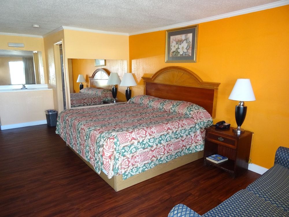 Cavalier Motel - photo 14