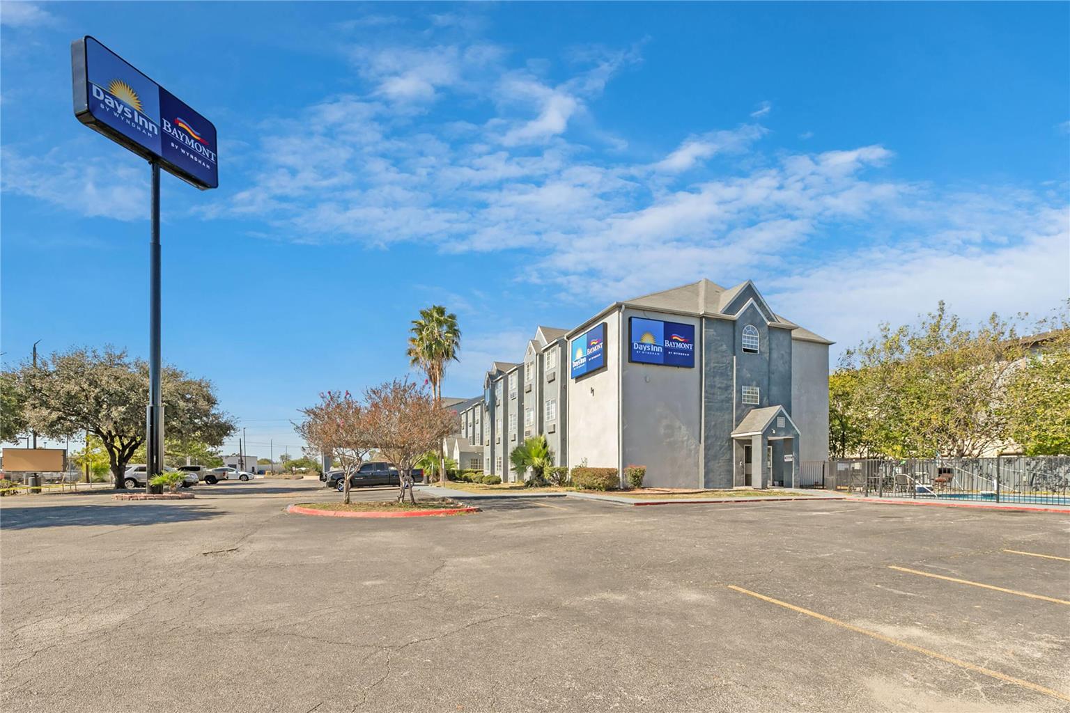 Days Inn by Wyndham San Antonio Downtown - photo 4