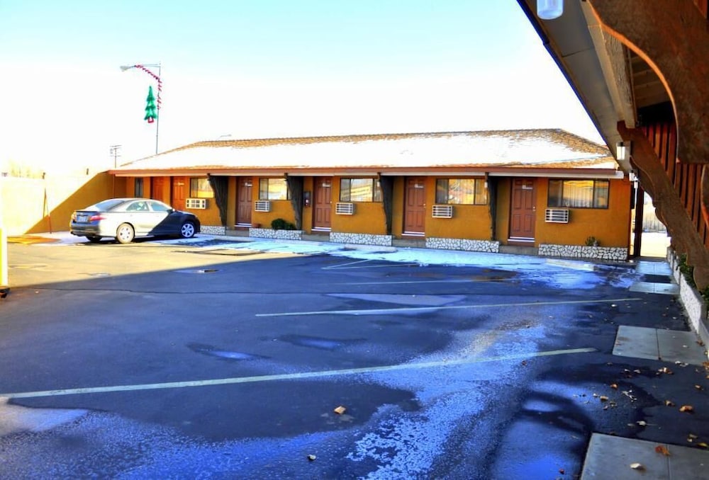 Mount Whitney Motel - photo 13