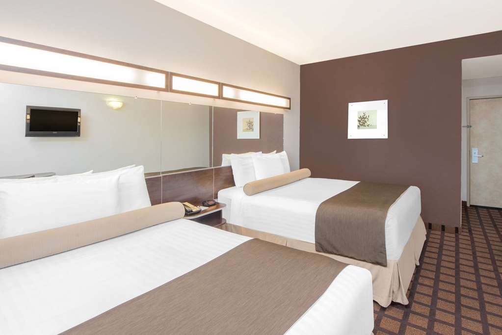 Microtel Inn & Suites by Wyndham Quincy Downtown River Area - photo 9