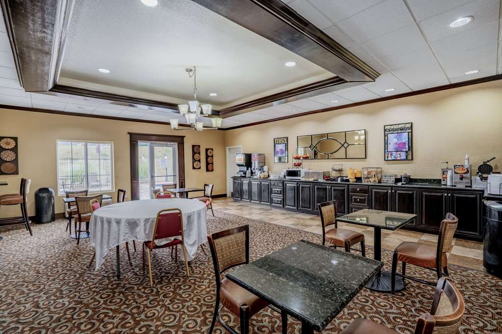 La Quinta Inn & Suites by Wyndham Vicksburg - photo 32