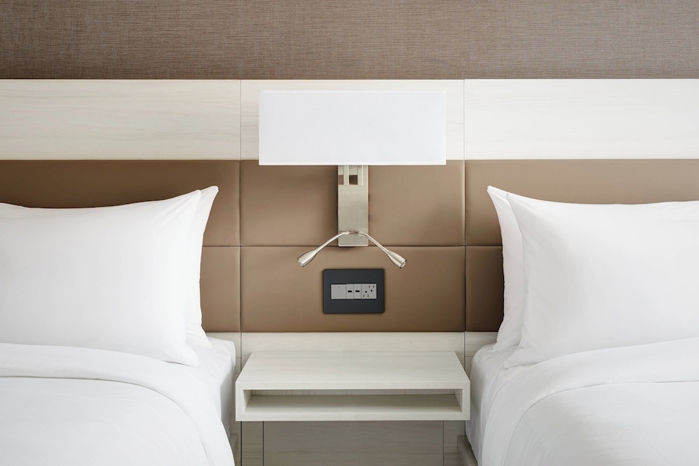 AC Hotel by Marriott Dallas by the Galleria - photo 12