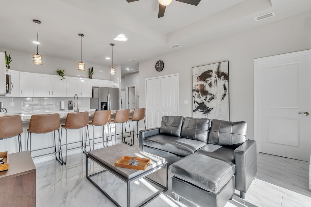 Serene Golf View Retreat Duplex — 4-Star Luxury Hotel in Lehigh Acres, United States