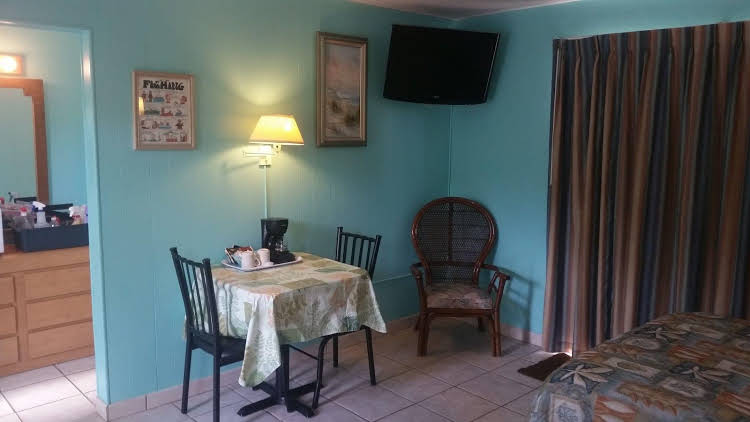 Royal Hawaiian Motel Botel - photo 5