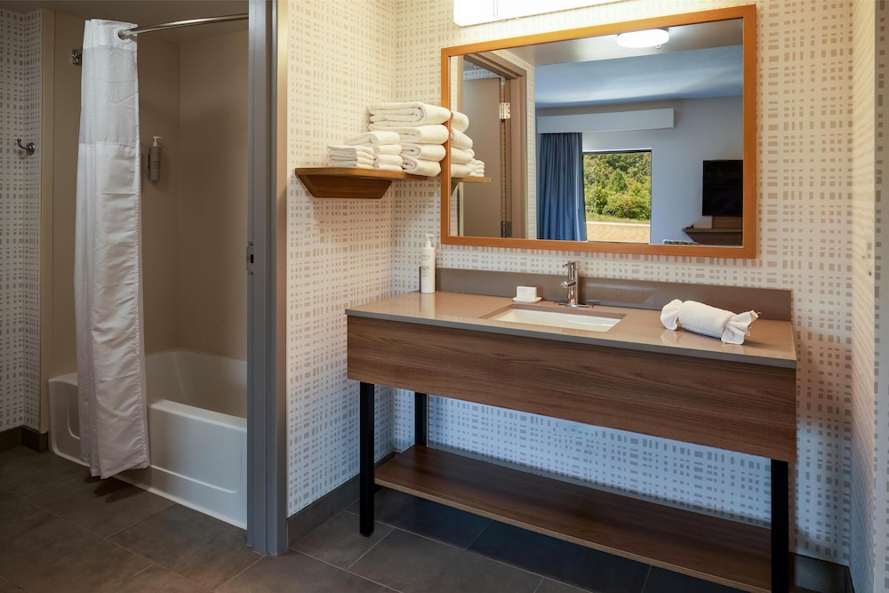 Hampton Inn & Suites Radcliff Fort Knox - photo 43