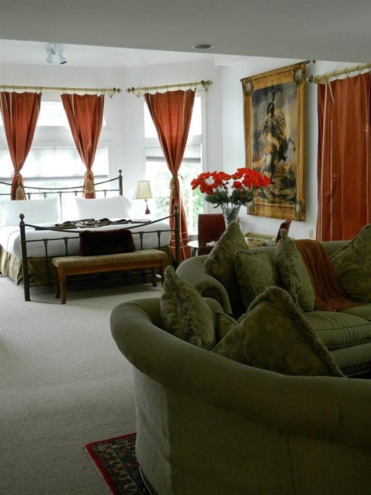 The Columbia Inn at Peralynna Manor - photo 7