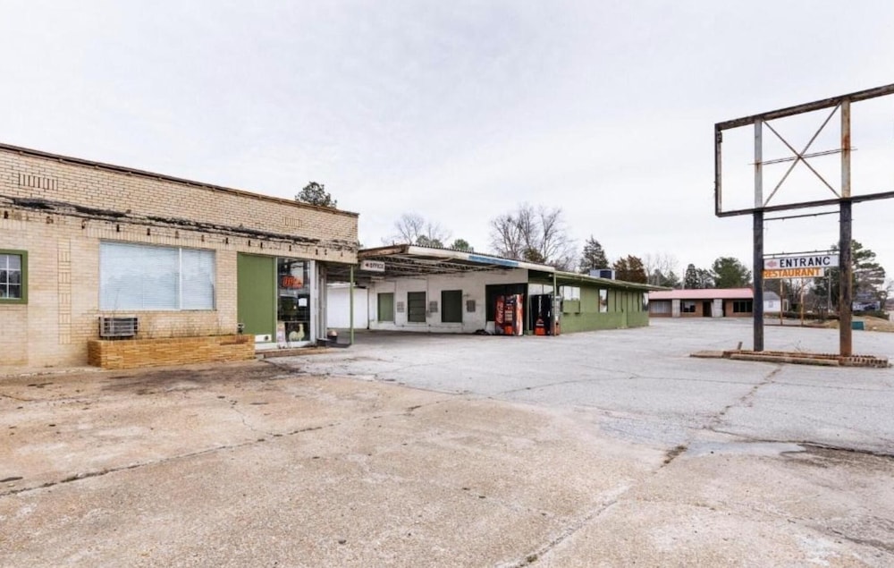 OYO Hotel Holly Springs MS - photo 28
