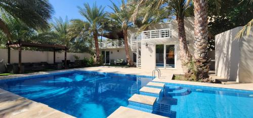 فيلا مسقط Muscat Villa — 4-Star Luxury Hotel in Bawshar, Oman