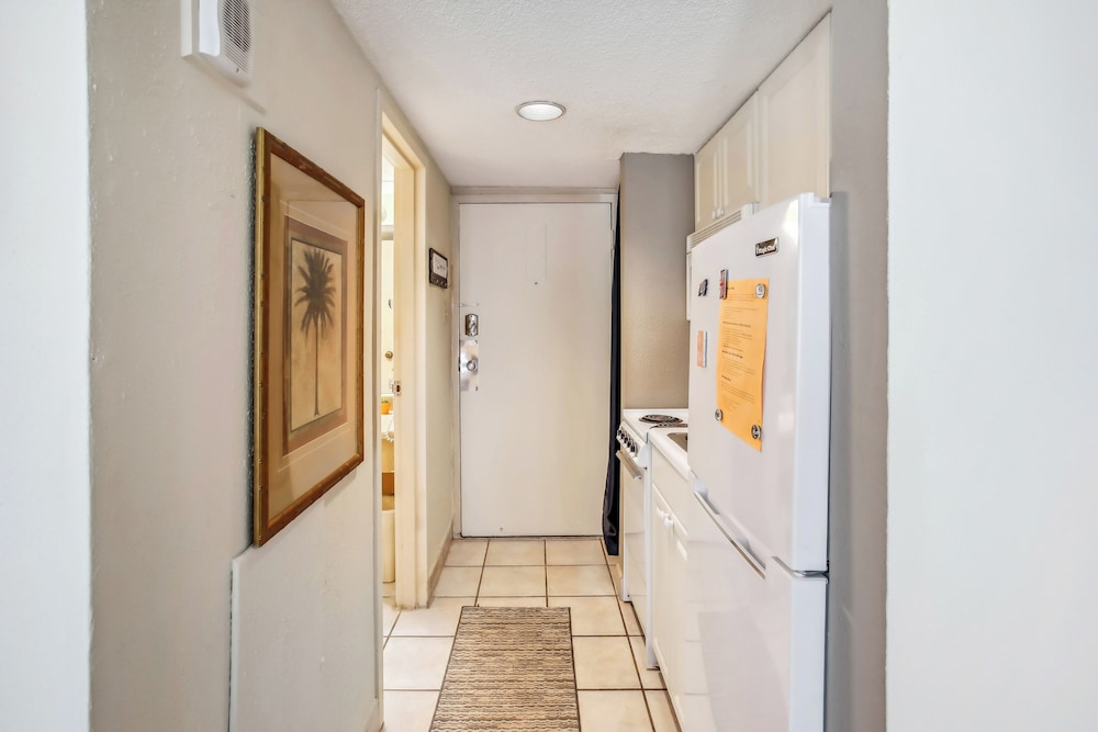 Caravelle Tower Condo Rental Walk to Beach - photo 6