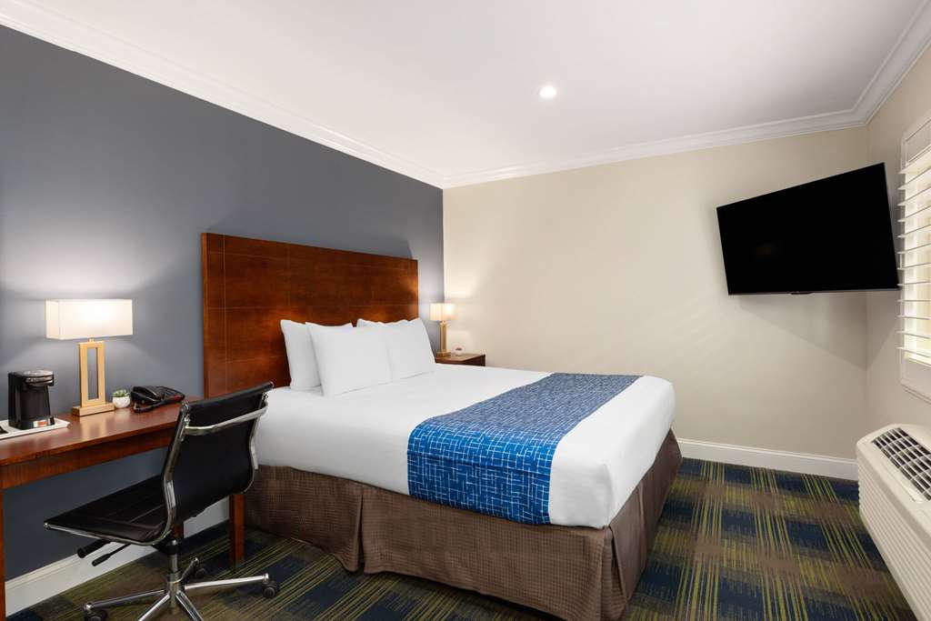 Travelodge by Wyndham by Fisherman's Wharf - photo 13