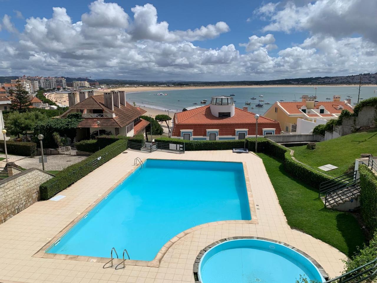Casa na onda Sonho da Baia Amazing sea view — 4-Star Luxury Hotel in Sao Martinho Do Porto, Portugal