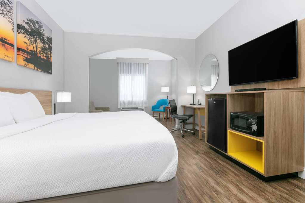 Days Inn & Suites by Wyndham Cabot - photo 19