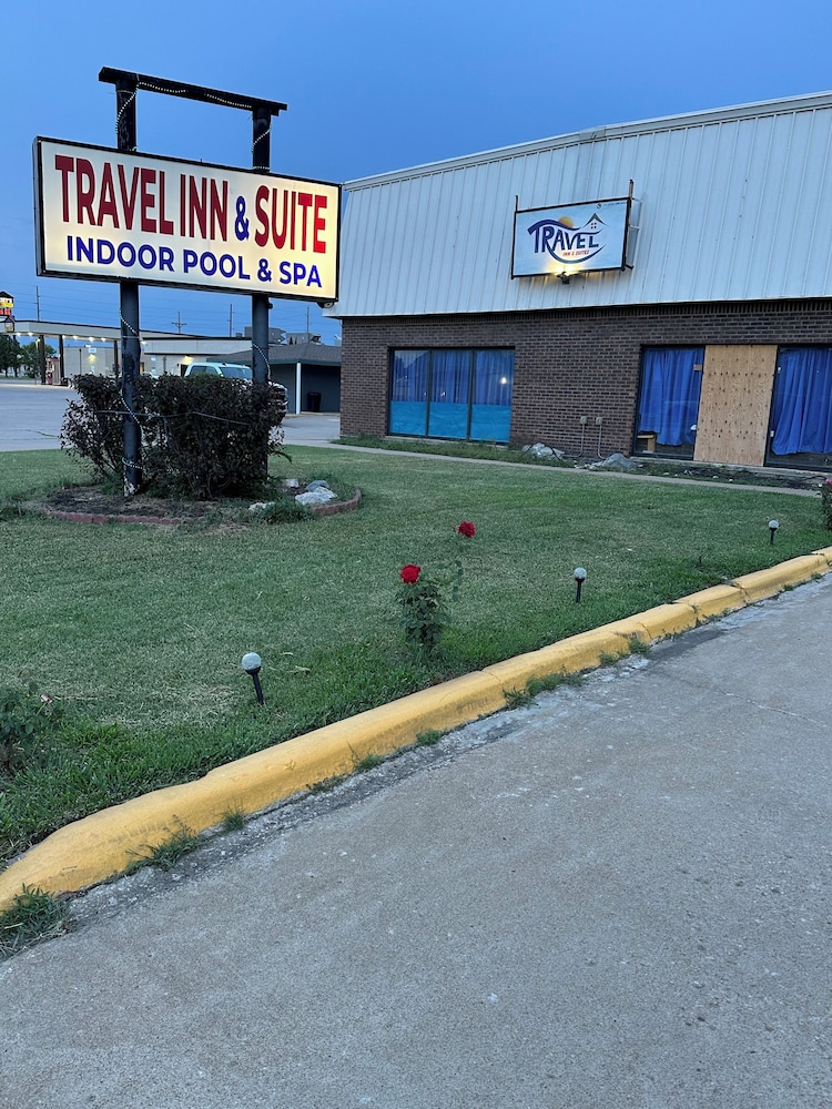 Travel Inn & Suites — hotel in Emporia