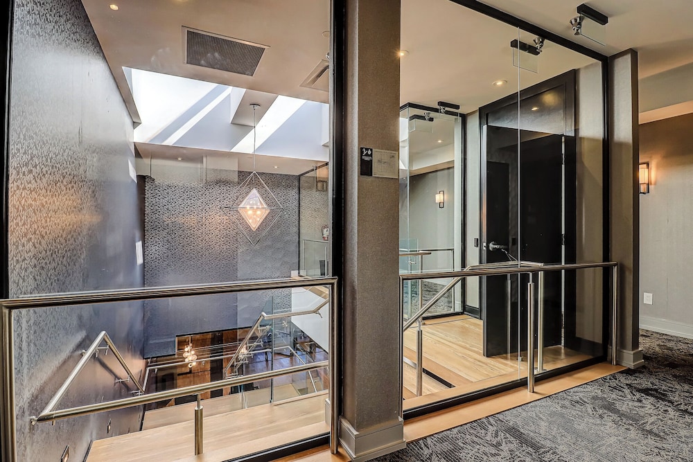 Dream Suites At Yyz in Mississauga, Canada