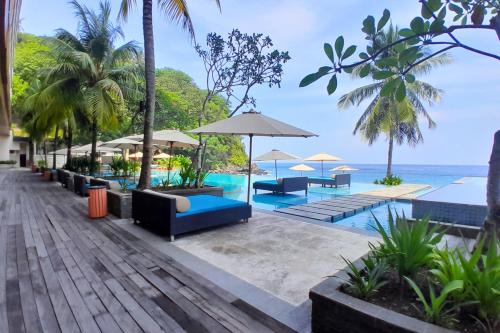 Quiet Beach 1 BR Beach View — 4-Star Luxury Hotel in Senggigi, Indonesia