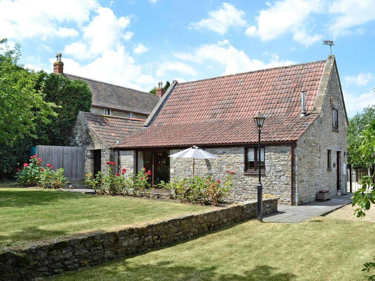 Fox Cottage E4510 — 4-Star Luxury Hotel in Chipping Sodbury, United Kingdom