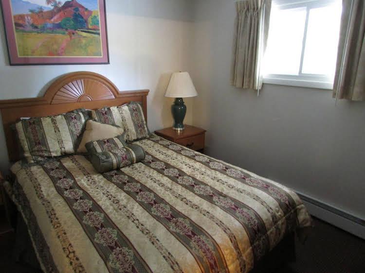 The Lake George Inn - photo 9