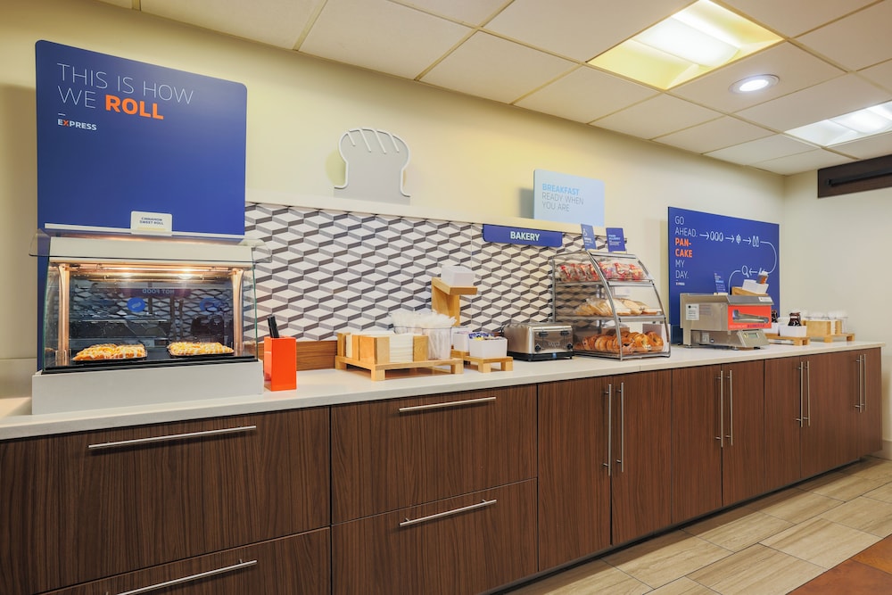 Holiday Inn Express Burlington by IHG - photo 57