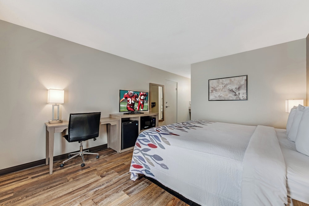 Red Roof Inn & Suites Wilkesboro in Wilkesboro, United States