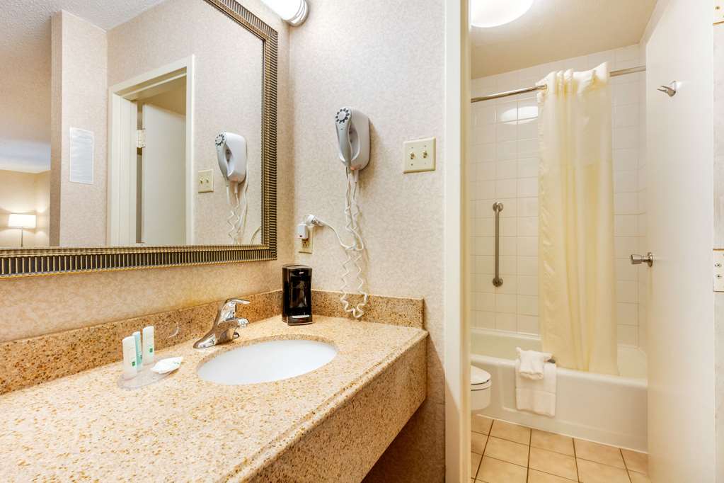 Quality Inn Exit 4 - photo 45