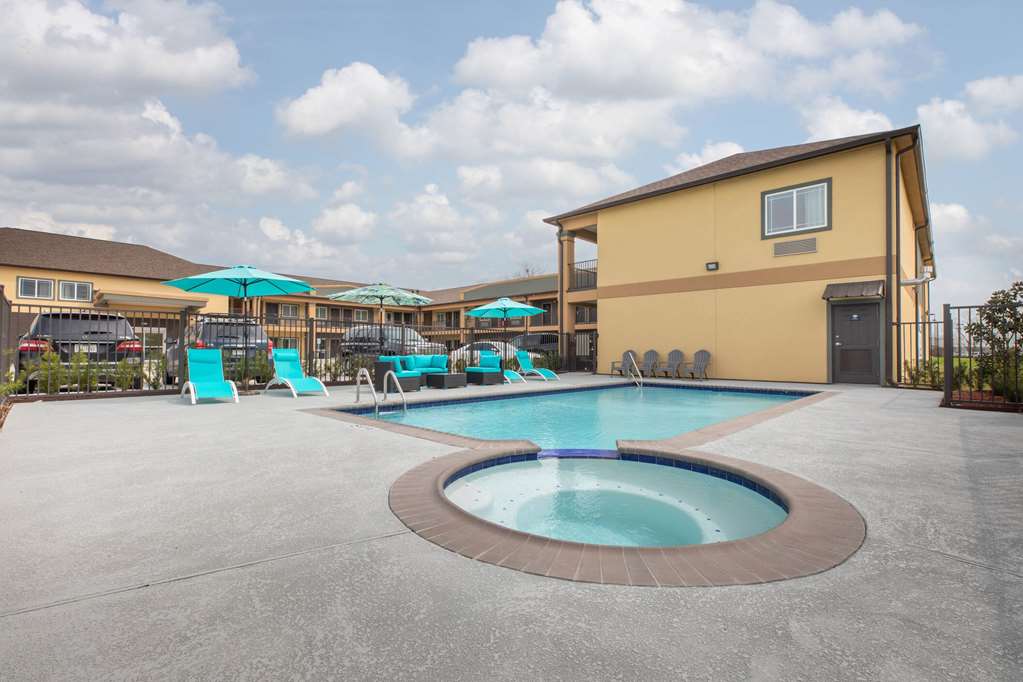 Days Inn & Suites by Wyndham La Porte - photo 5