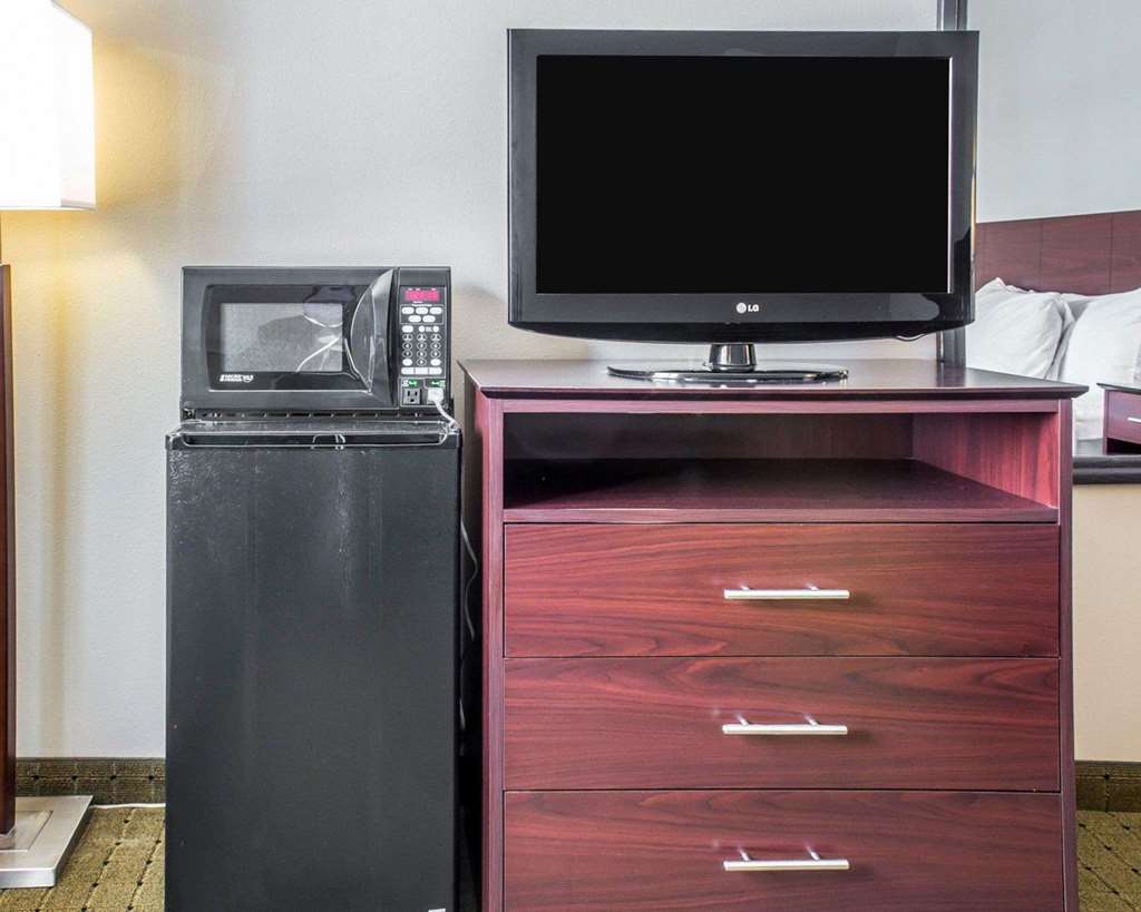 Econo Lodge Ames Area - photo 17