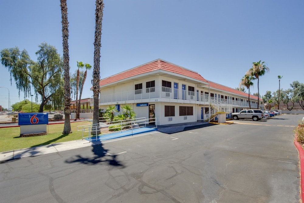 Motel 6 Tempe AZ Broadway ASU - photo 2