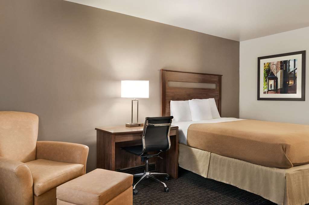 Baymont by Wyndham Buffalo - photo 12