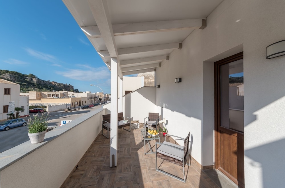 Room 86 — 4-Star Luxury Hotel in San Vito Lo Capo, Italy