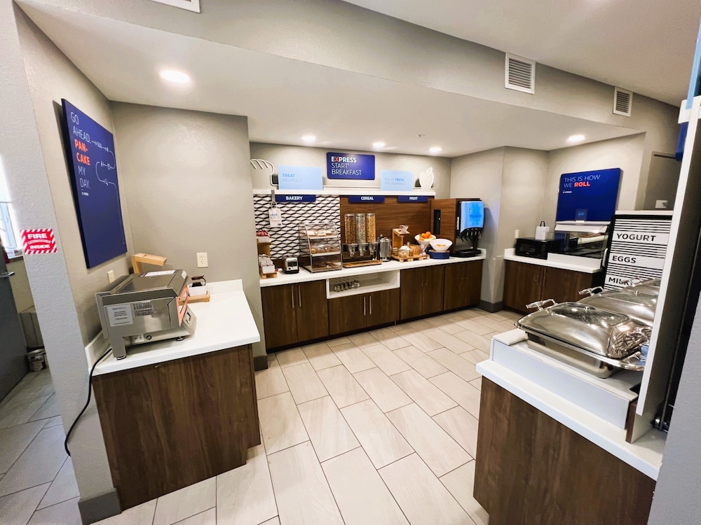 Holiday Inn Express Wichita North Park City by IHG - photo 23