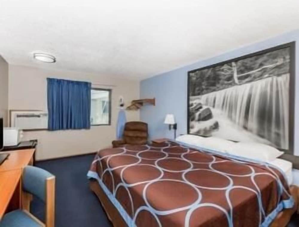 Super 8 by Wyndham Manhattan KS - photo 9