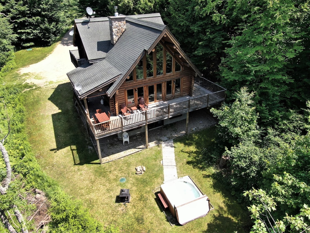 Chalet Hibou — 4-Star Luxury Hotel in Labelle, Canada