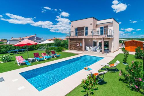 Villa Stefanja kids friendly with sea view near Fažana — 4-Star Luxury Hotel in Galizana, Croatia