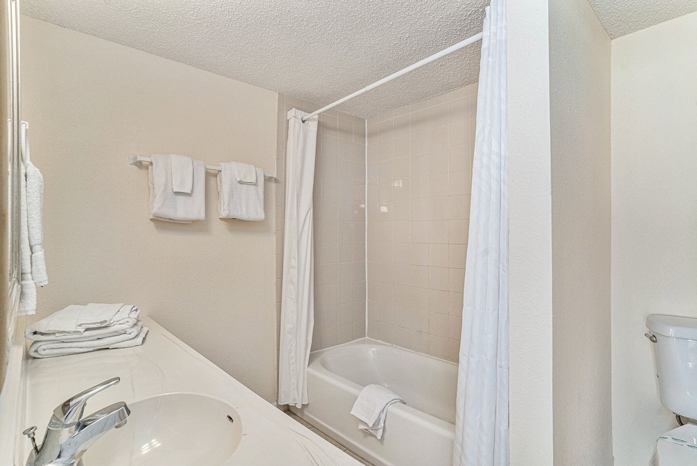 0412 Waters Edge Resort 3 Bedroom Condo by RedAwning - photo 11