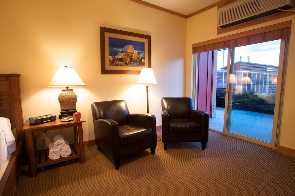 Cousins Country Inn - photo 33