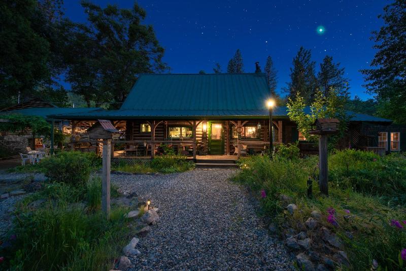 The Davies Family Inn - photo 4