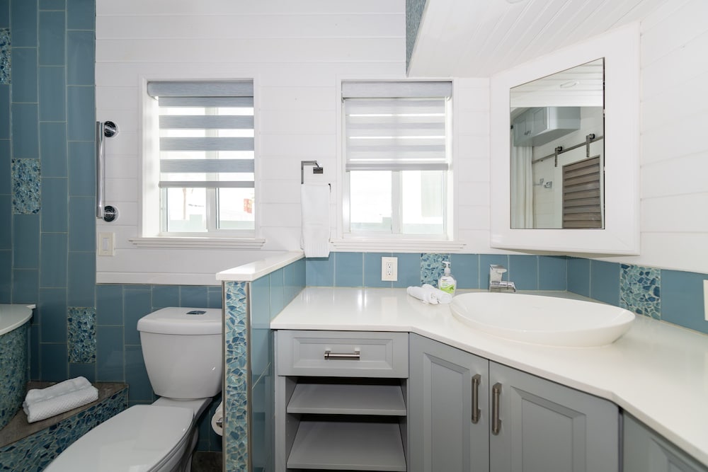 Tropic Isle Boutique Hotel - photo 26