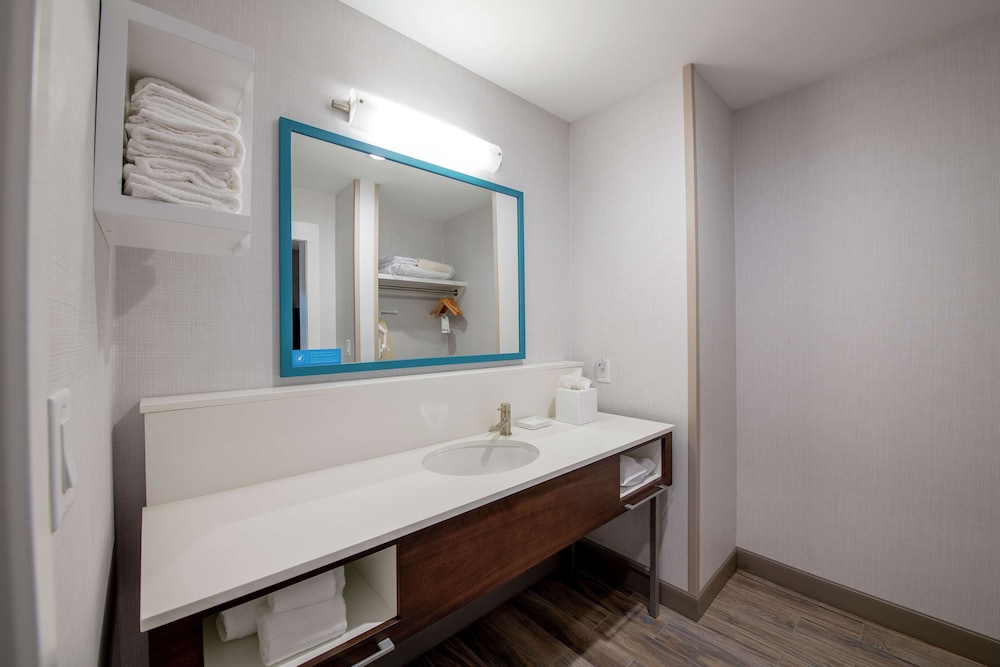 Hampton Inn & Suites Duncanville Dallas - photo 32
