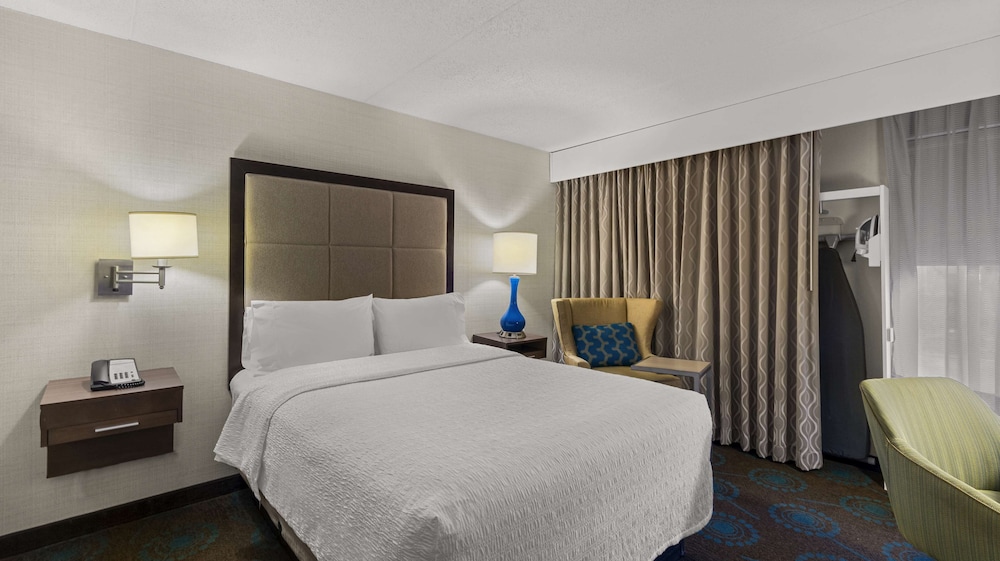 Hampton Inn Bloomington - photo 20