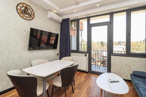 Super Stylish Apartment With Amazing Views By Wehost