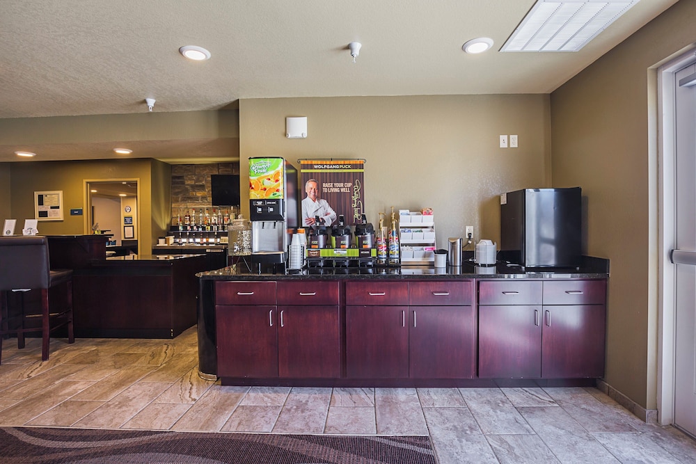 Cobblestone Inn & Suites Altamont - photo 47