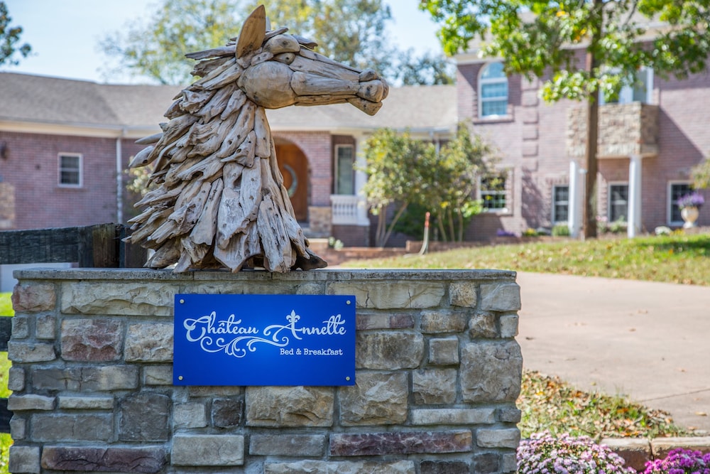 Chateau Annette — Lexington