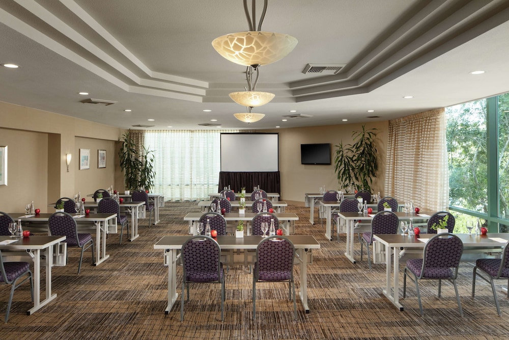 DoubleTree By Hilton San Diego Hotel Circle - photo 35
