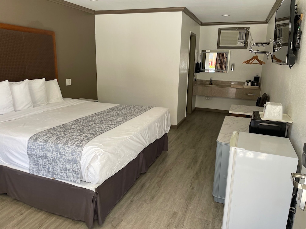 Bishop Inn - photo 5