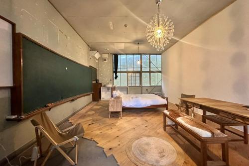 Yamaneko Hotel The Untouched School Saunas Serenity Feline Friends — Miyoshi