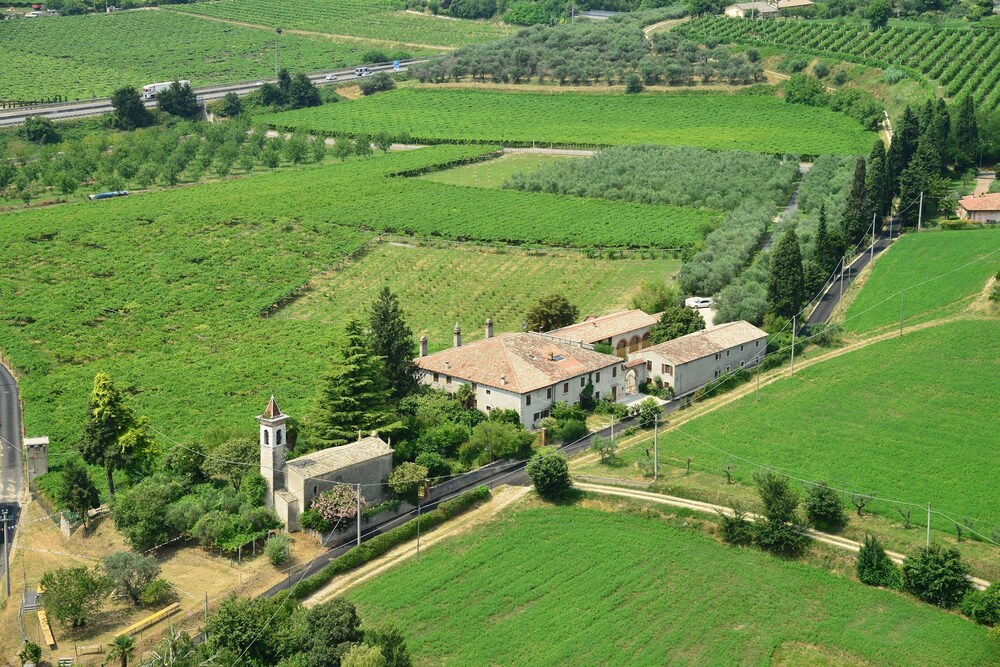Agriturismo Della Pieve — 4-Star Luxury Hotel in Bardolino, Italy
