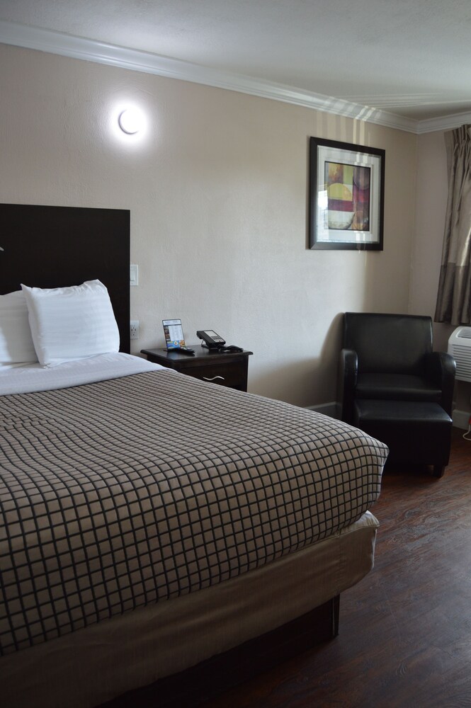 Destin Inn and Suites - photo 8