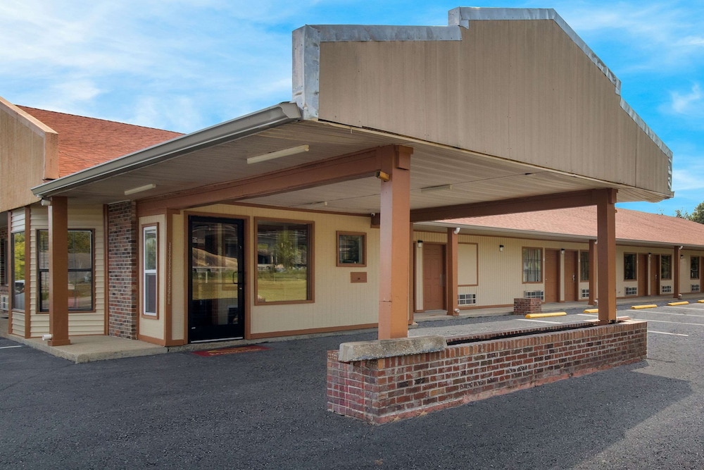 Econo Lodge Cornersville I 65 - photo 39