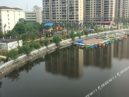 Qitian Hotel — Hanshou