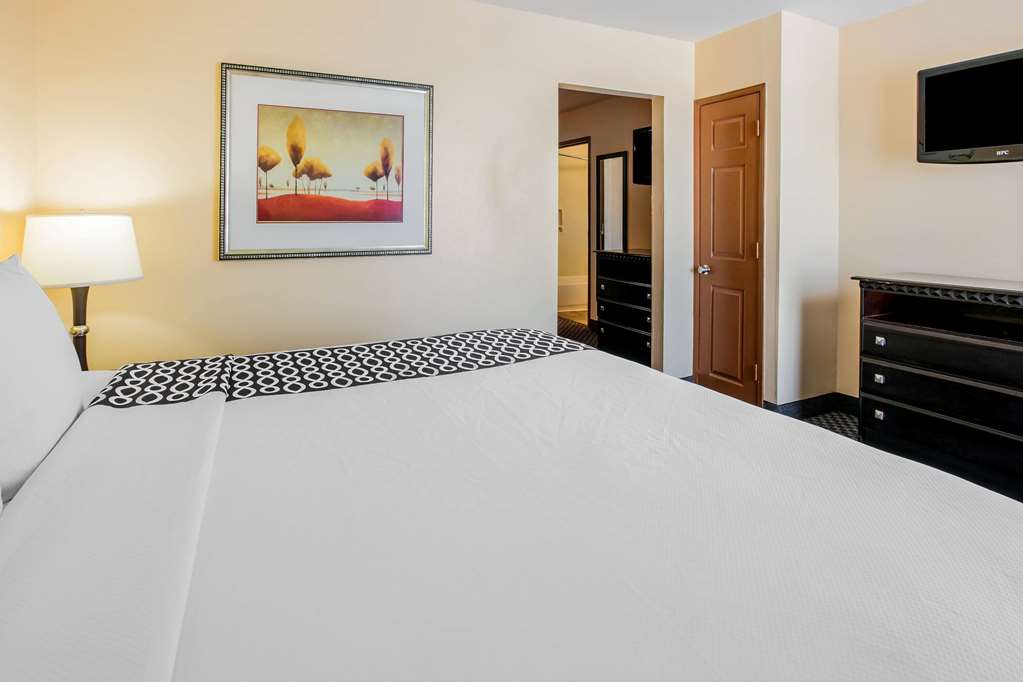 La Quinta Inn & Suites by Wyndham Dallas Mesquite - photo 53